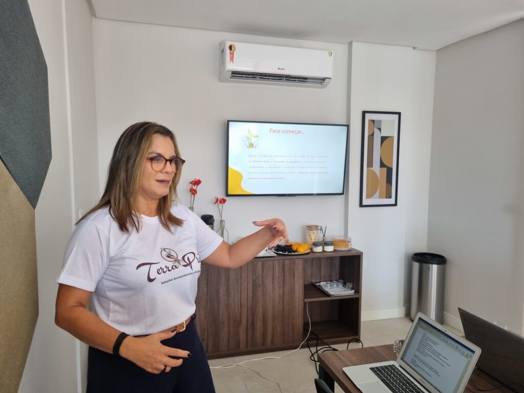 Professora do IFPA Castanhal, Roberta Coelho foi a facilitadora da oficina de modelagem no projeto Marajó Socioambiental 2030